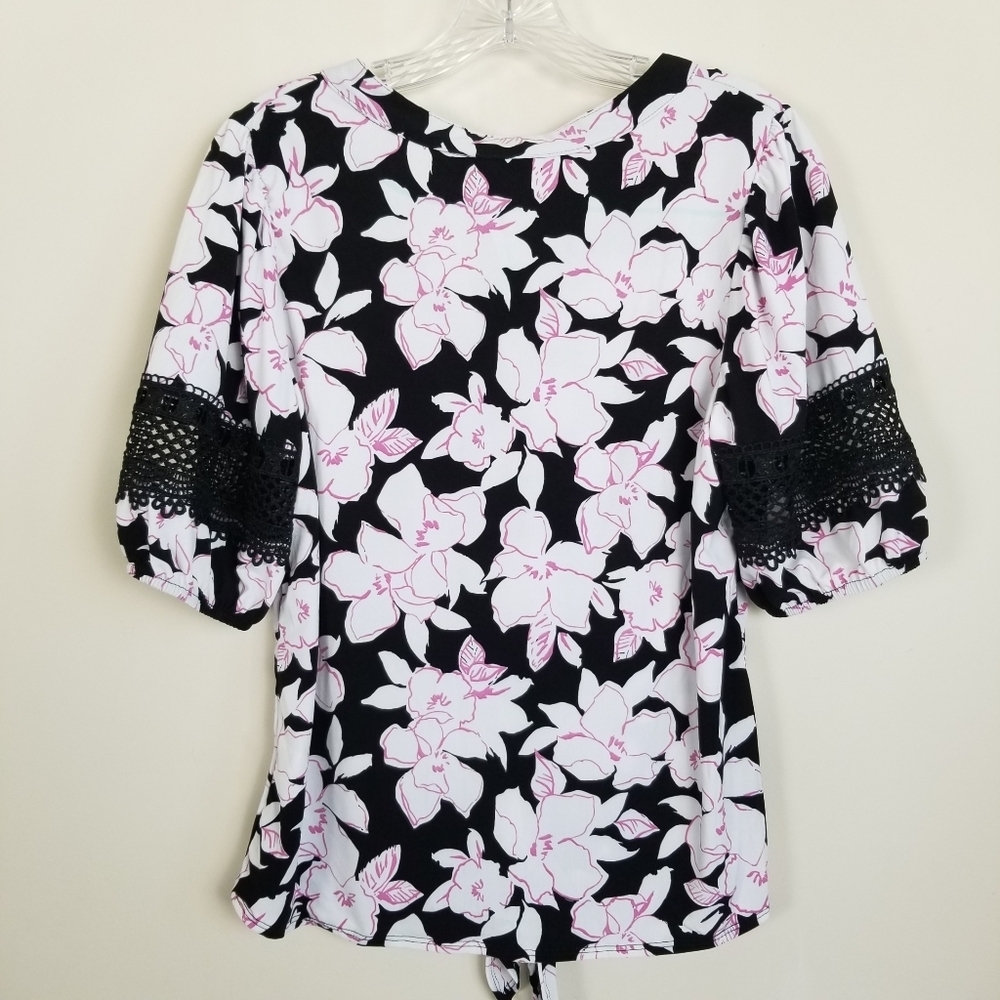 Adrienne Vittadini Floral Tie Front Top Medium NWT - Picture 3 of 4